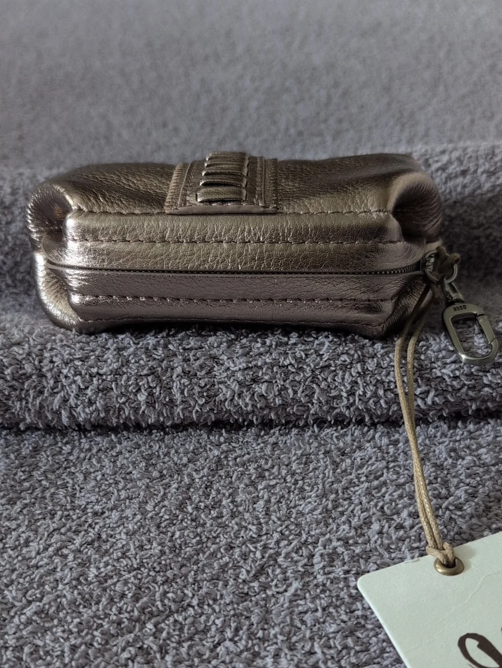 NWT HOBO Nila Pouch In Cameo Quartz